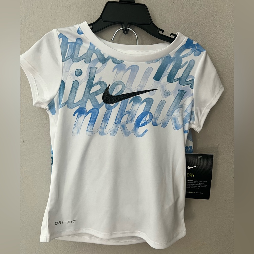NWT NIKE Girls 2 piece short set